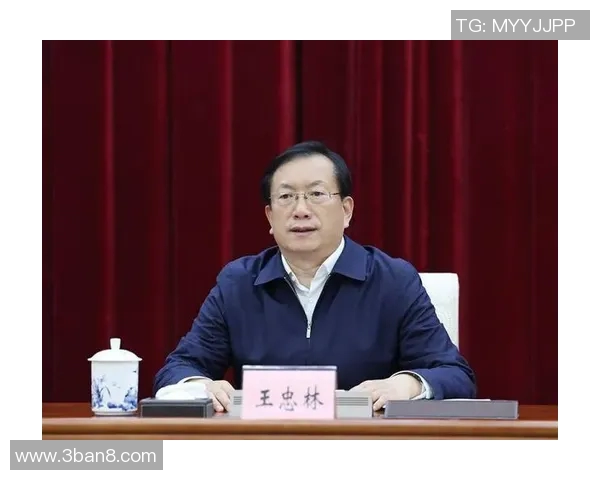 湖北省委书记王忠林亲切看望女足队员鼓励她们奋勇争先展现拼搏精神